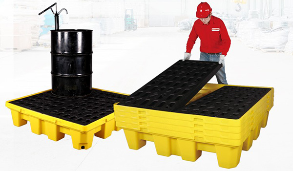 Pallet chống tràn cho 2 thùng và cho 4 thùng với cấu trúc xếp chồng được giúp tiết kiệm diện tích và chi phí vận chuyển